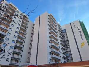 Edificio residencial en Guadalajara con fachada rehabilitada